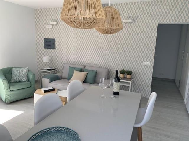 Renovated 2 Bedroom In Hébergement de vacances